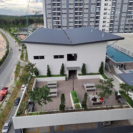Impiana Homestay Near Putrajaya, Cyberjaya, Musliem Only,Wifi,Netflix Kampung Dengkil Ngoại thất bức ảnh