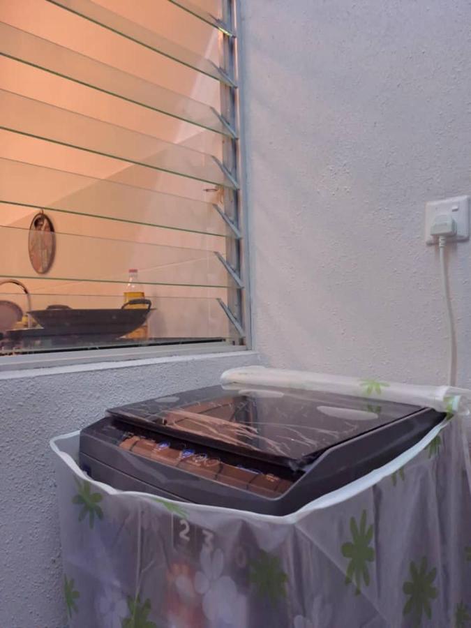 Impiana Homestay Near Putrajaya, Cyberjaya, Musliem Only,Wifi,Netflix Kampung Dengkil Ngoại thất bức ảnh