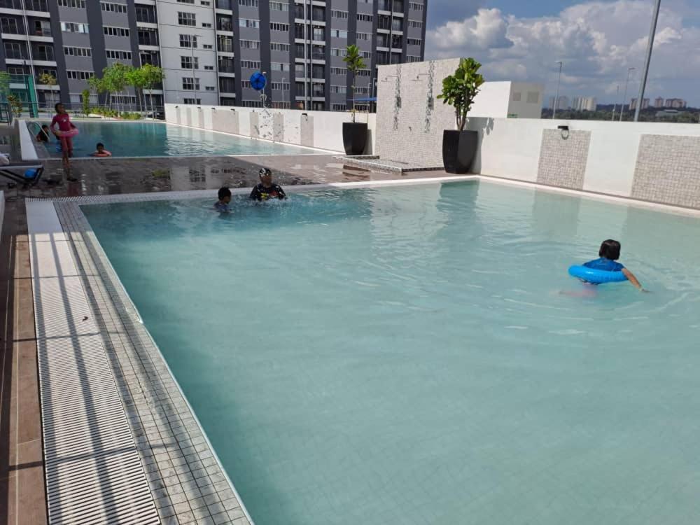 Impiana Homestay Near Putrajaya, Cyberjaya, Musliem Only,Wifi,Netflix Kampung Dengkil Ngoại thất bức ảnh
