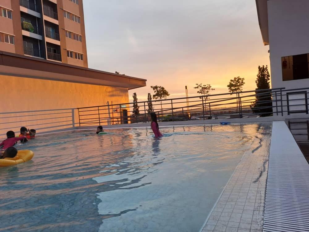 Impiana Homestay Near Putrajaya, Cyberjaya, Musliem Only,Wifi,Netflix Kampung Dengkil Ngoại thất bức ảnh