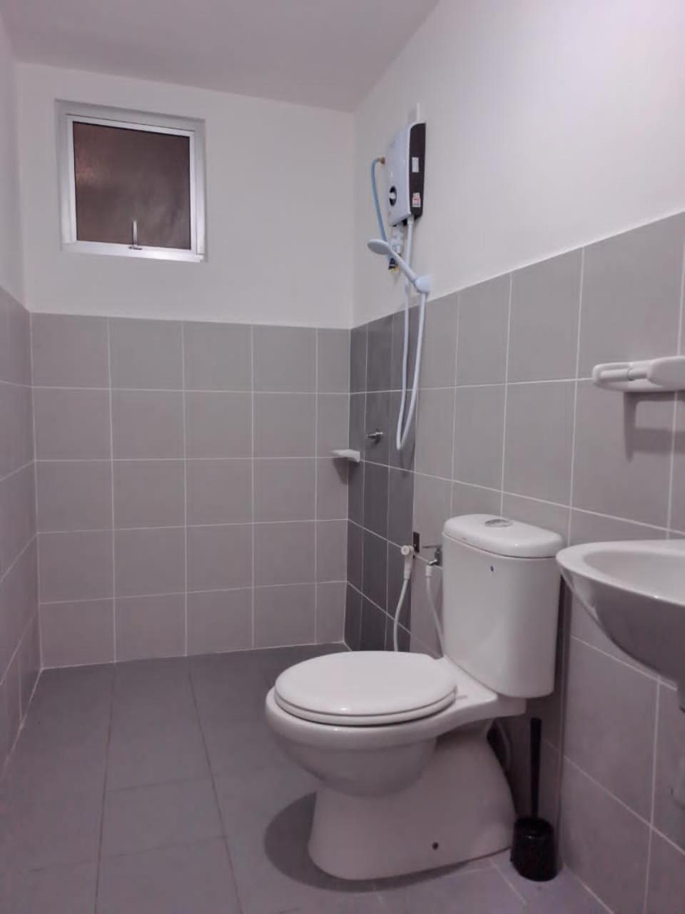Impiana Homestay Near Putrajaya, Cyberjaya, Musliem Only,Wifi,Netflix Kampung Dengkil Ngoại thất bức ảnh